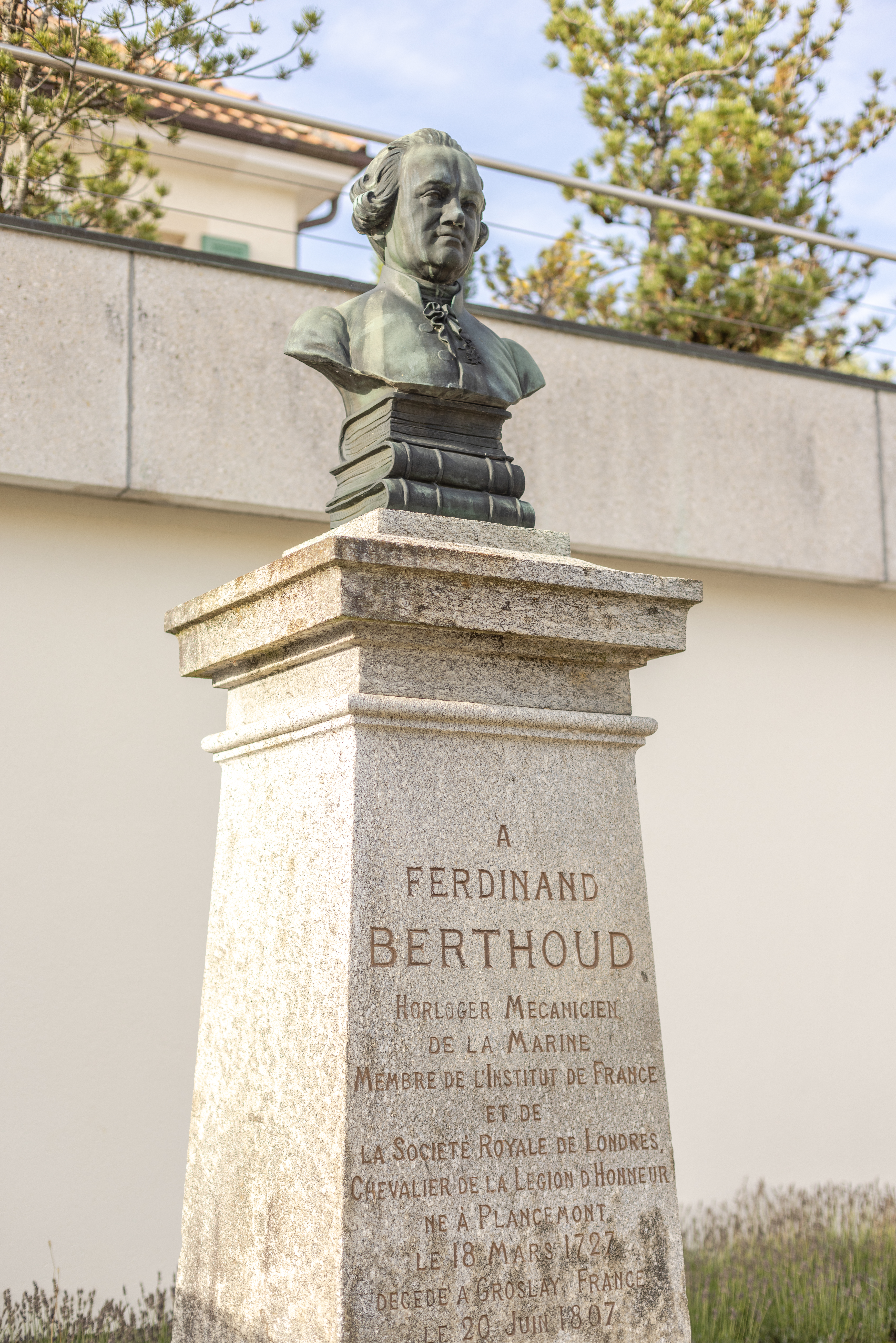 La culture au Val-de-Travers : Buste Ferdinand Berthoud
