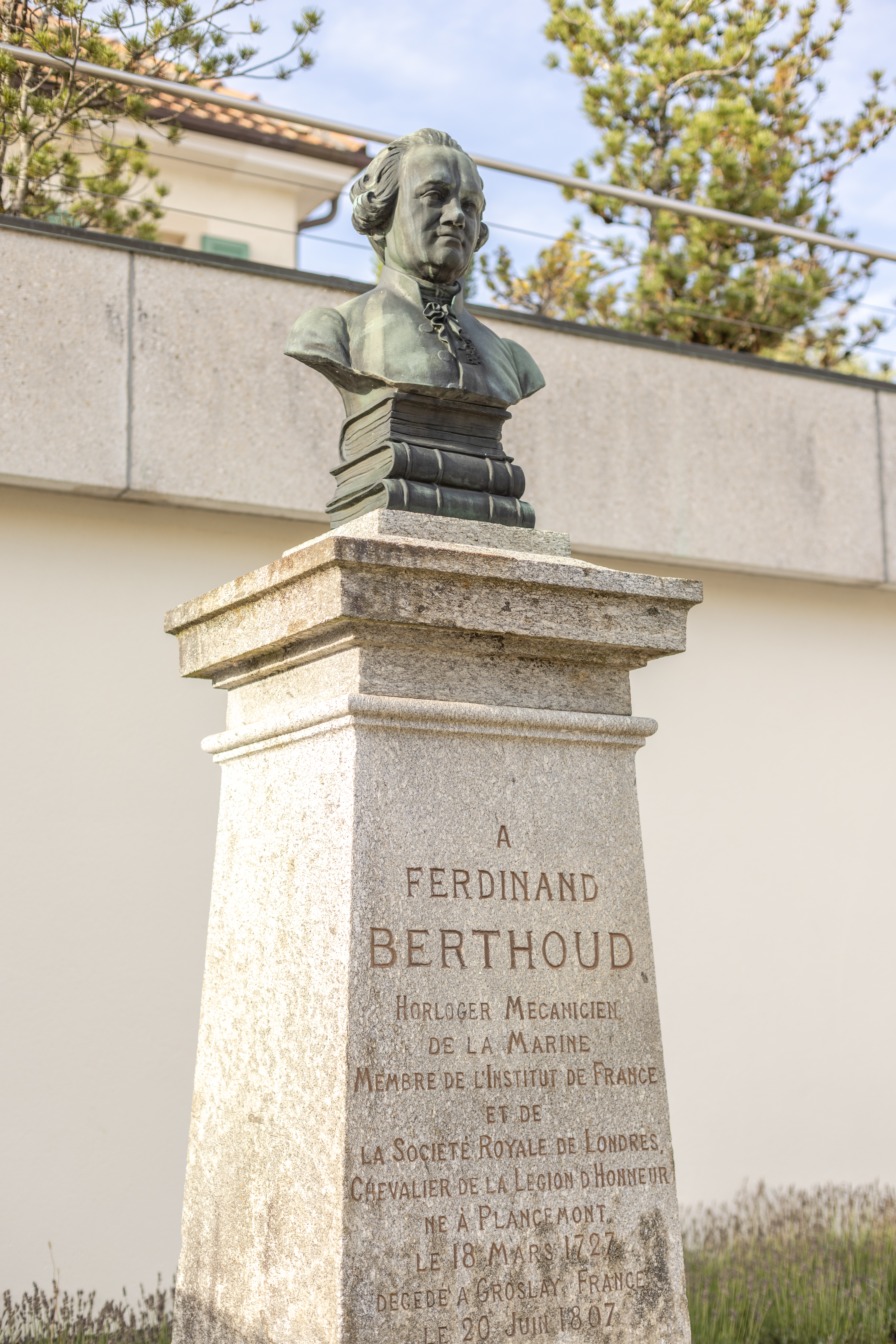 La culture au Val-de-Travers : Buste Ferdinand Berthoud