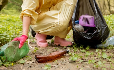 Ramassage de déchets sauvages par des bénévoles - Val-de-travers